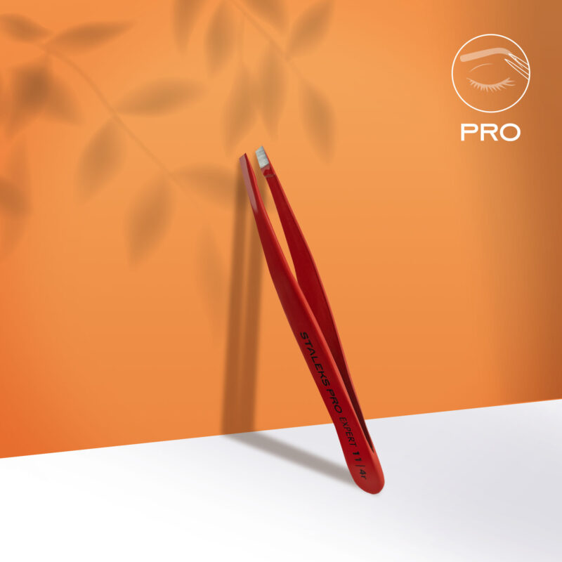 Pinça para sobrancelhas EXPERT 11 TIPO 4r (bordos inclinados estreitos), vermelha