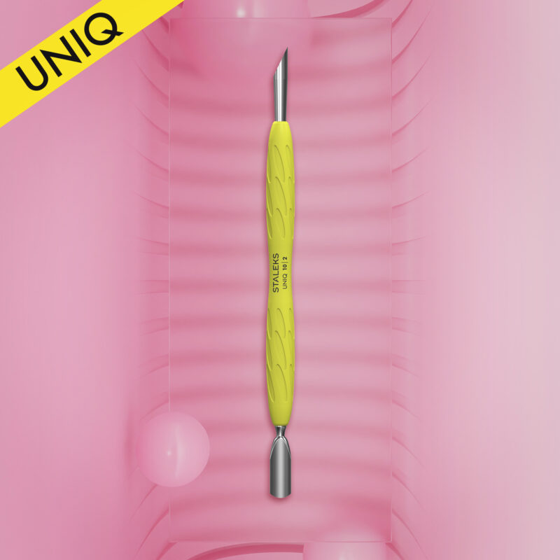 Empurrador de cutícula para manicure Gummy com cabo de silicone amarelo UNIQ 10 TYPE 2 (empurrador arredondado estreito e empurrador com bordos inclinados)